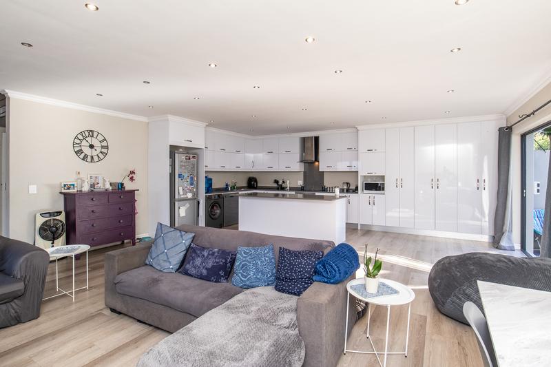 To Let 3 Bedroom Property for Rent in Constantia Western Cape